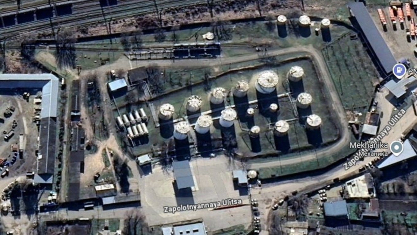 Под Краснодаром начался мощный пожар на нефтебазе "Полтавская", которую атаковали дроны ВСУ