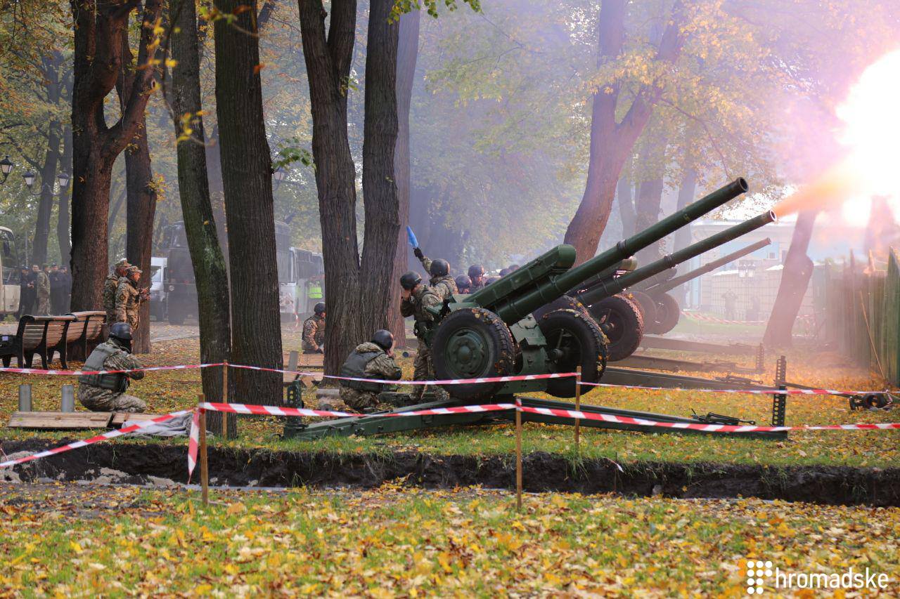 Протесты сторонников Саакашвили под Радой: в Сети появилось видео "работы" артиллерии в Мариинском парке