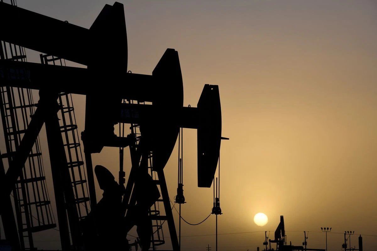 ​Цены на нефть продолжили снижаться на фоне новостей из США