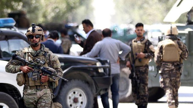 В Афганистане террористы взяли в заложники людей в отеле и ведут перестрелку с полицией: есть данные о погибших