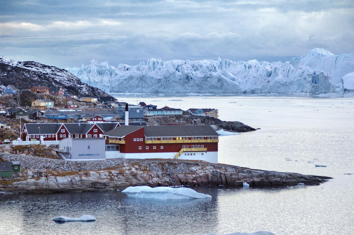 Гигантский айсберг откололся от Гренландии в поисках "Титаника"