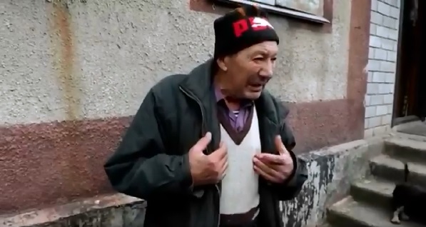 "Передайте в Россию, они хуже фашистов", - Сеть потрясло видео с обращением жителя поселка под Мариуполем 