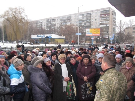 "Зачем нам эта война?": жительницы Краматорска вышли на митинг против мобилизации