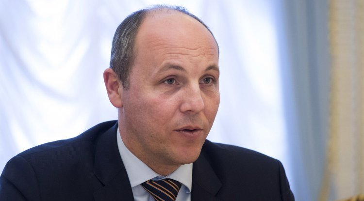 Парубий неожиданно поддержал митингующих возле Рады: принять закон о создании антикоррупционных судов реально при одном условии - спикер