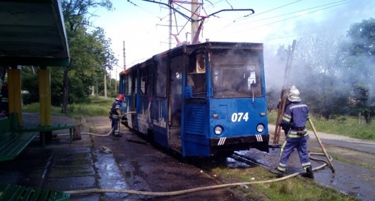 В Донецкой области загорелся трамвай с пассажирами: первые кадры с места резонансного ЧП