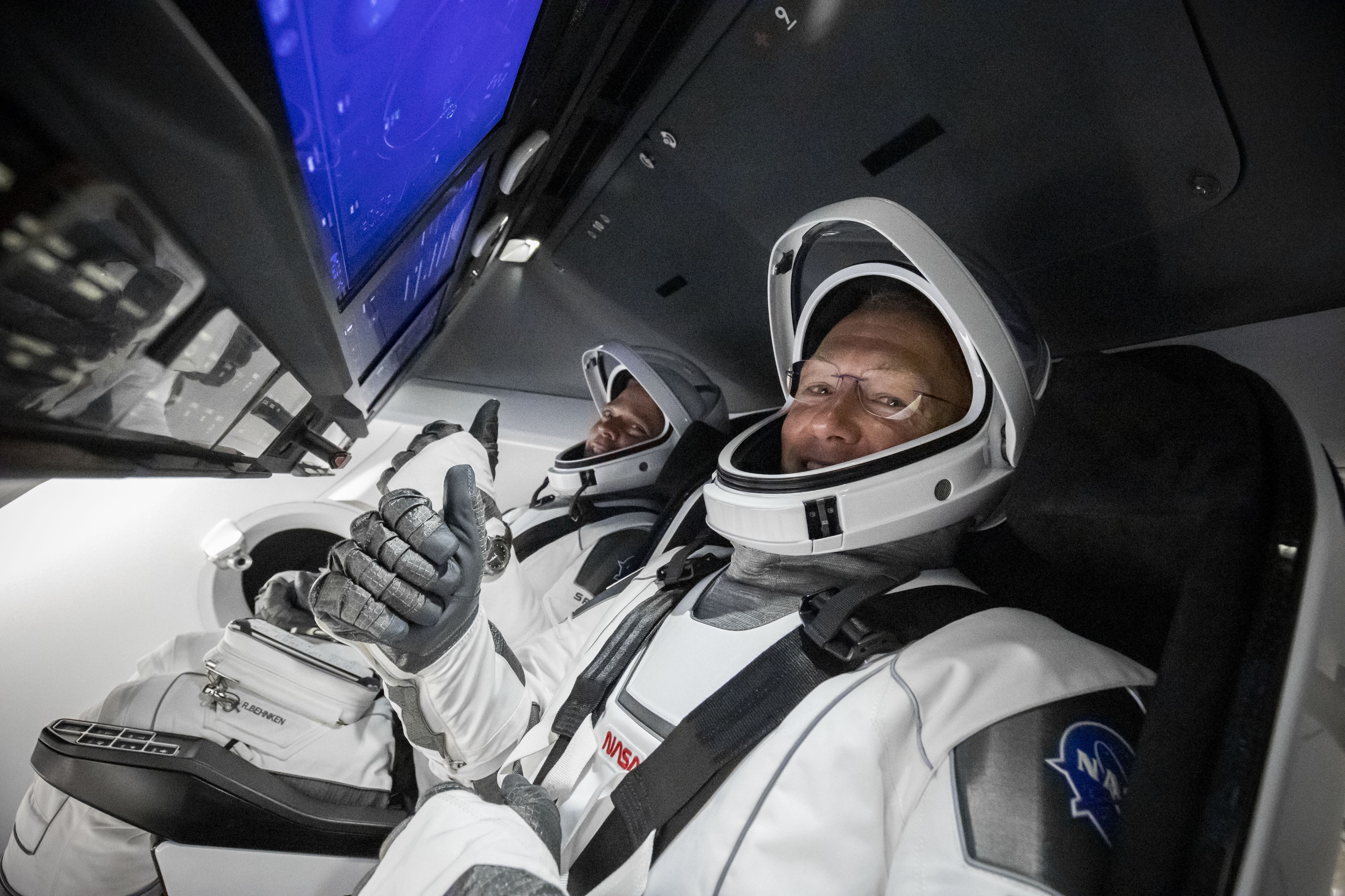 SpaceX успешно отправила астронавтов на МКС: стало известно, какой груз доставят Роберт Бенкен и Дуглас Херли