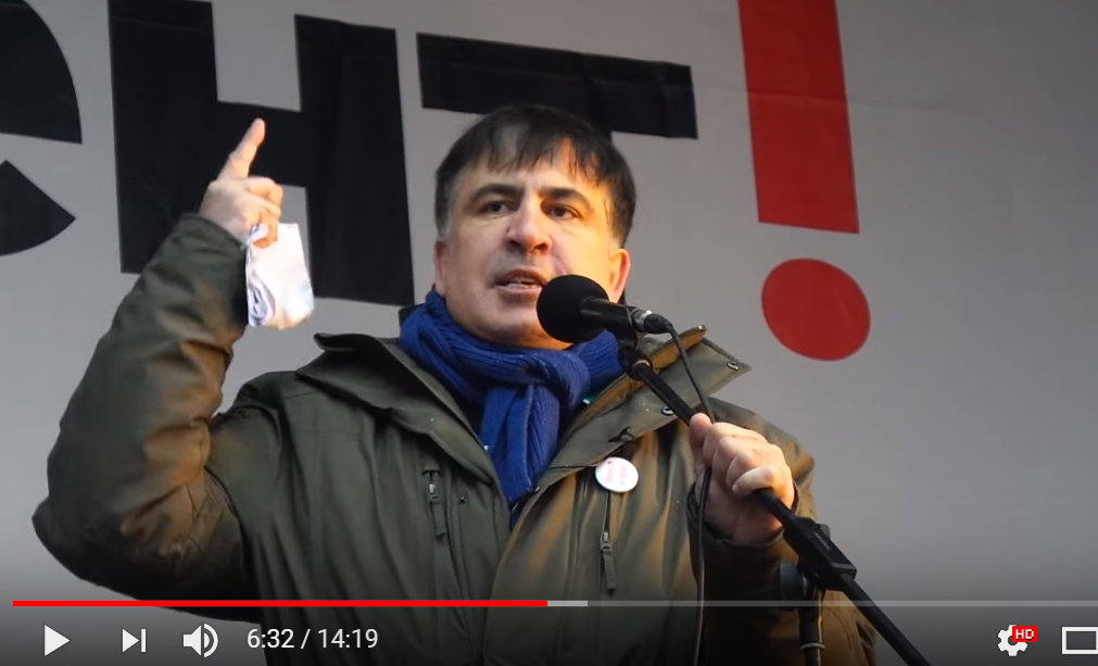 Опубликовано видео, как Саакашвили призвал митингующих идти на штурм Октябрьского дворца: политика поймали на лжи - кадры