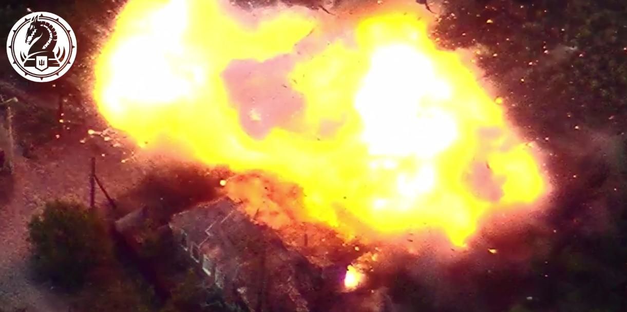 FPV-дрон "Ястребов" разнес склад с БК на Донбассе – в 47-й ОМБр показали видео зрелищного взрыва