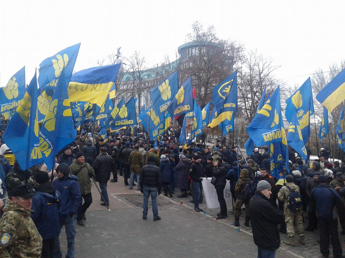 Полицейские, саперы, кинологи: центр Киева заблокирован из-за митинга – кадры