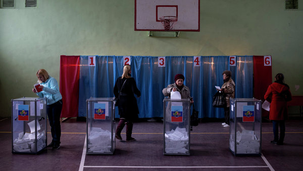 ЛДНР предлагают Порошенко изменить дату местных выборов на Донбассе