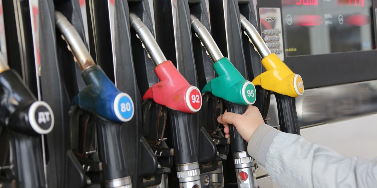 Украинцам советуют запастись бензином - эксперты озвучили запредельные цены в феврале