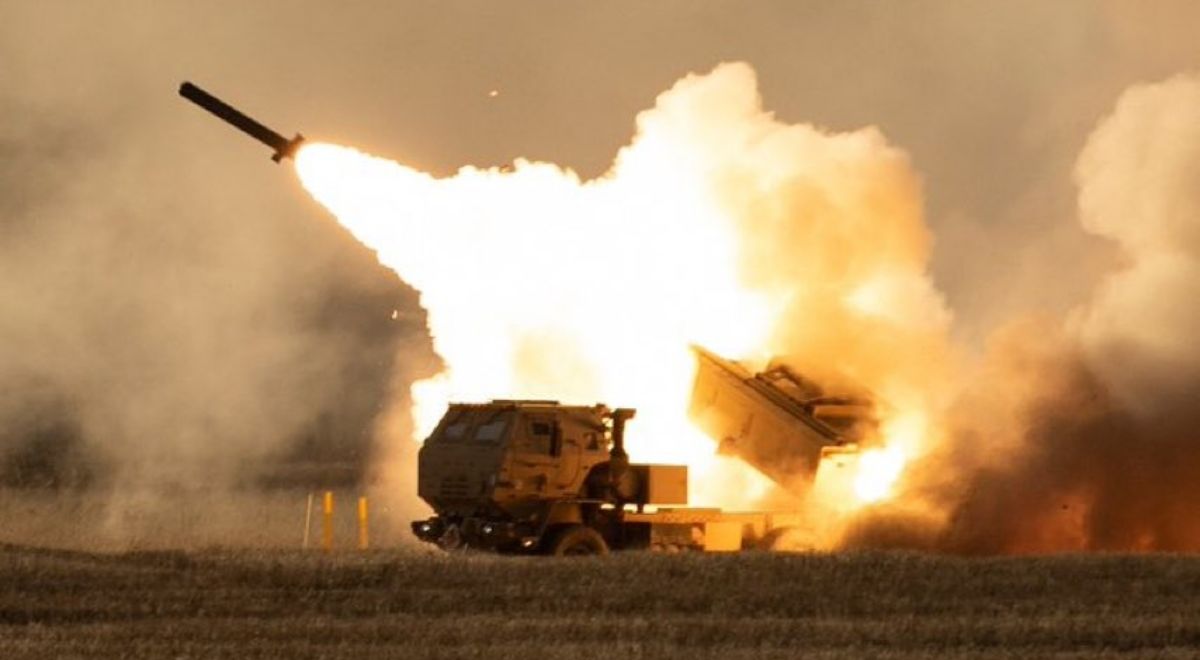 "Два прямых попадания", - очевидцы рассказали об ударах HIMARS по располаге армии РФ на Донбассе