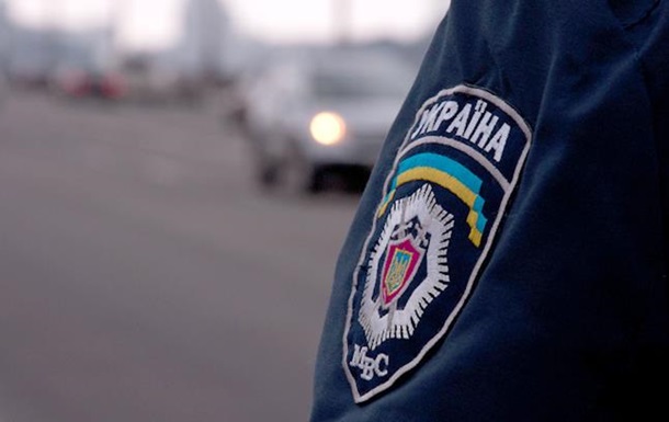 Нападение на полицейских в Киеве: пьяная толпа во время оформления ДТП жестоко избила патрульную