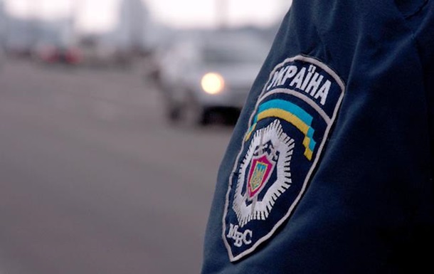 Нападение на полицейских в Киеве: пьяная толпа во время оформления ДТП жестоко избила патрульную
