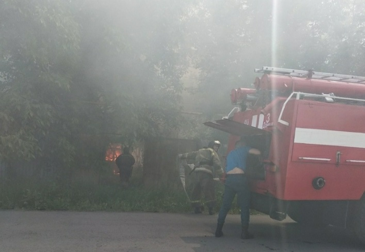 В Донецке полыхает жилой дом: "Слышно из окна треск ужасный"