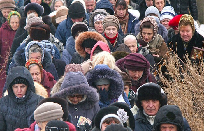 В Луганске казаки и мирные жители вышли на крестный ход