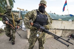 ​Боевики "ЛНР" устраивают позицию перед рухнувшим мостом на Донбассе