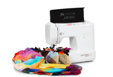 Швейная машинка — лучшая помощница современной хозяйки