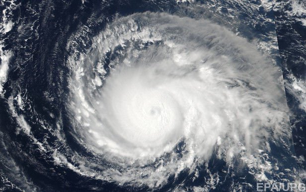 США на пороге новой катастрофы: во Флориде началась эвакуация населения из-за приближающегося урагана "Ирма" - опубликовано уникальное видео