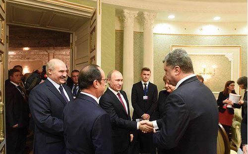 Порошенко и Путин пожали друг другу руки в Минске