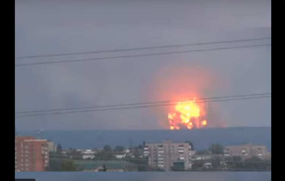Все ужасы взрывов на военных складах в Ачинске в одном видео: эти кадры потрясли Сеть