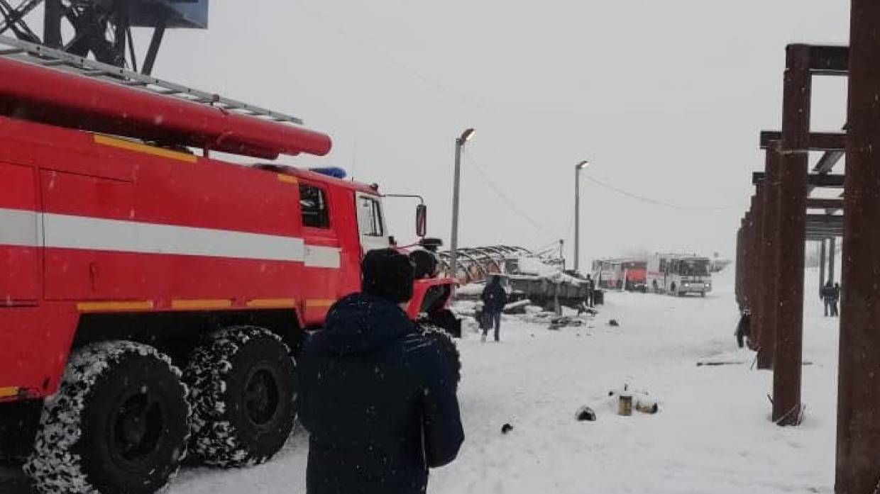 На шахте в Кузбассе пожар, сотни горнорабочих остаются под землей