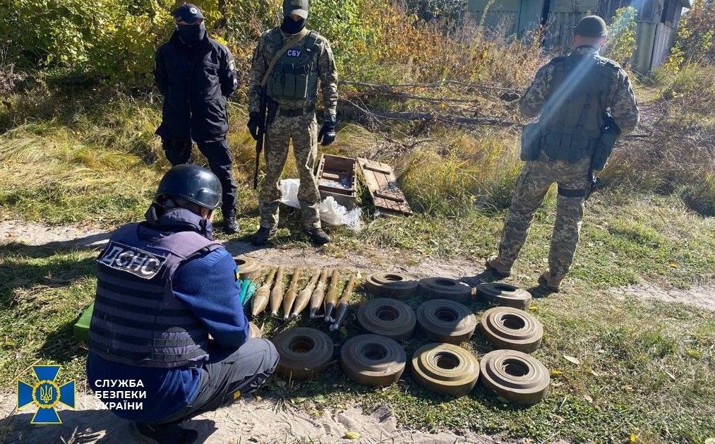 Боевики на Донбассе продолжают вести подпольную войну: на Луганщине СБУ выявила схрон с минами