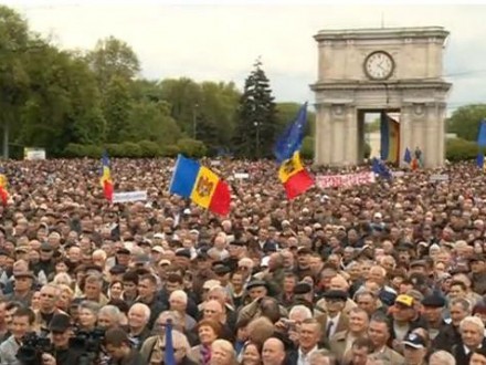 В Кишиневе люди вышли на масштабный митинг против присоединения к Румынии