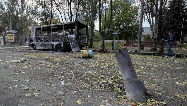 В результате обстрела центра Донецка погиб представитель Красного Креста Лаурен Этьен