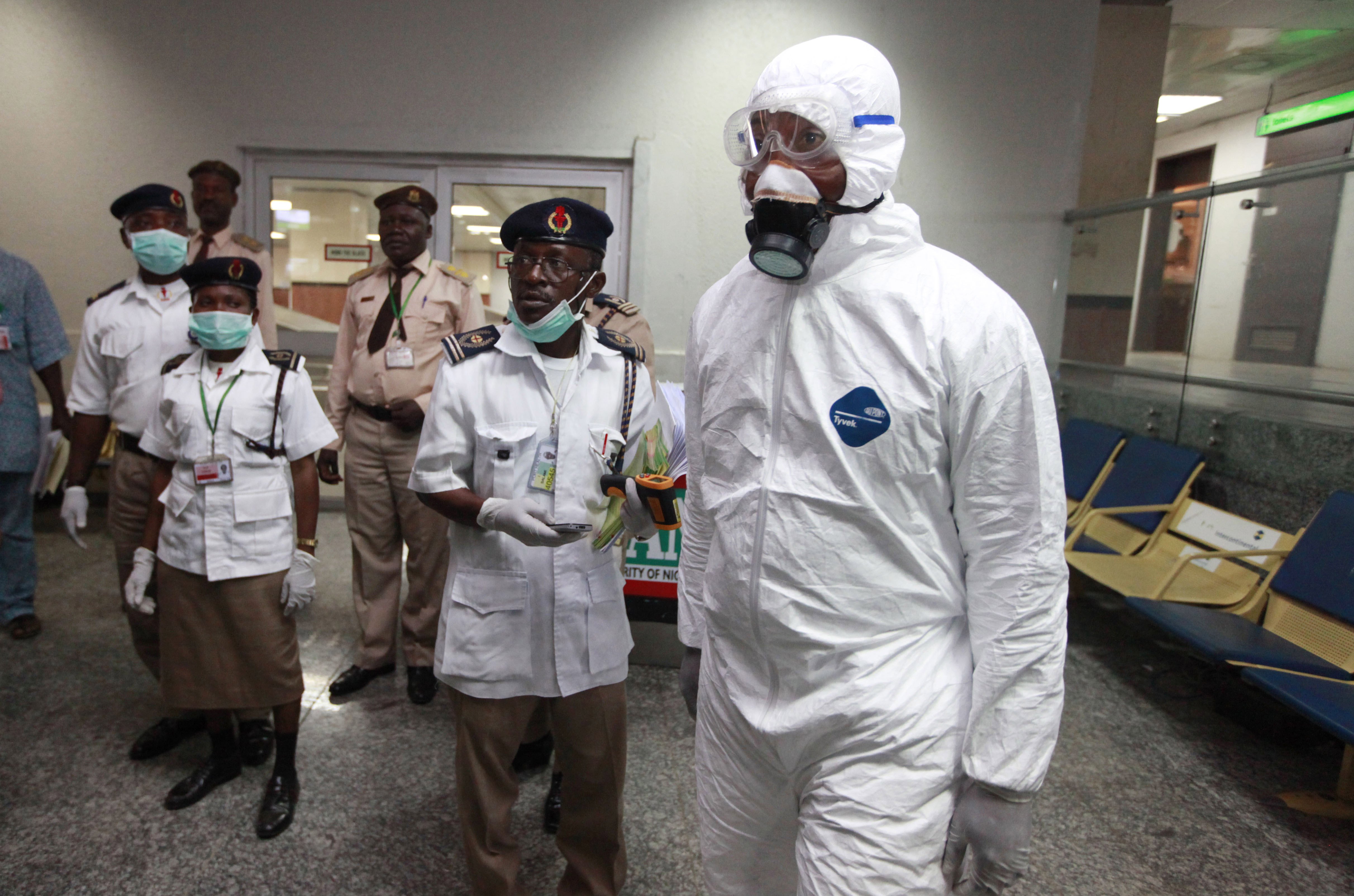 За время карантина в Сьерра-Леоне найдено 92 тела и 56 новых больных лихорадкой Эбола