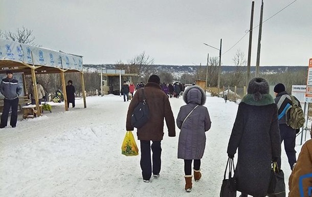 Смерти на КПВВ Донбасса участились: пенсионеры падают замертво, не выдерживая стресса в очередях, - детали 