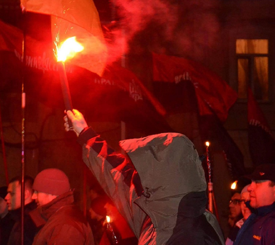Драка в Одессе на Марше чести: сторонники Бандеры устроили кулачные бои на Приморском бульваре, известны подробности стычки