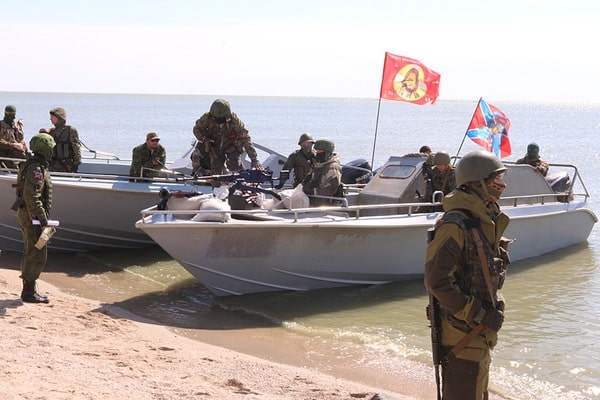 Украинские военные потроллили террористов "ДНР": вся мощь их "флота" - пара украденных катеров
