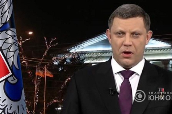 "Под Вову Х. " - в соцсетях высмеяли новогодние "старания" принаряженного главаря "ДНР". Кадры