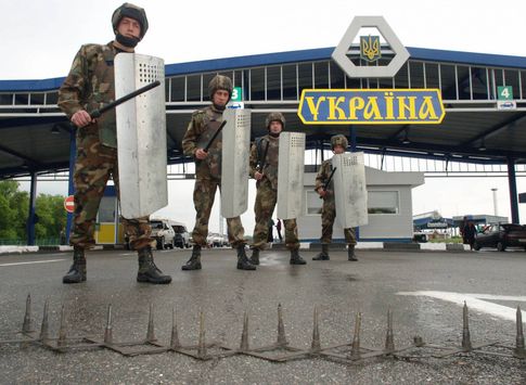 Туск: санкции должны действовать до восстановления контроля Украины над границей 