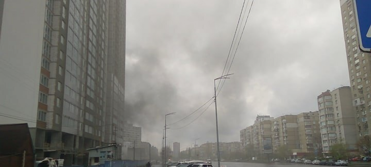 Взрыв возле станции метро "Харьковская" в Киеве: пожар охватил электростанцию, видео