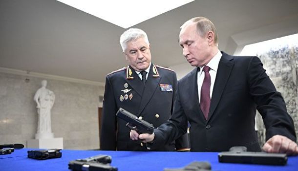 Путин взял в руки новое оружие: глава Кремля открыто перед камерами показал свое одобрение войны - кадры