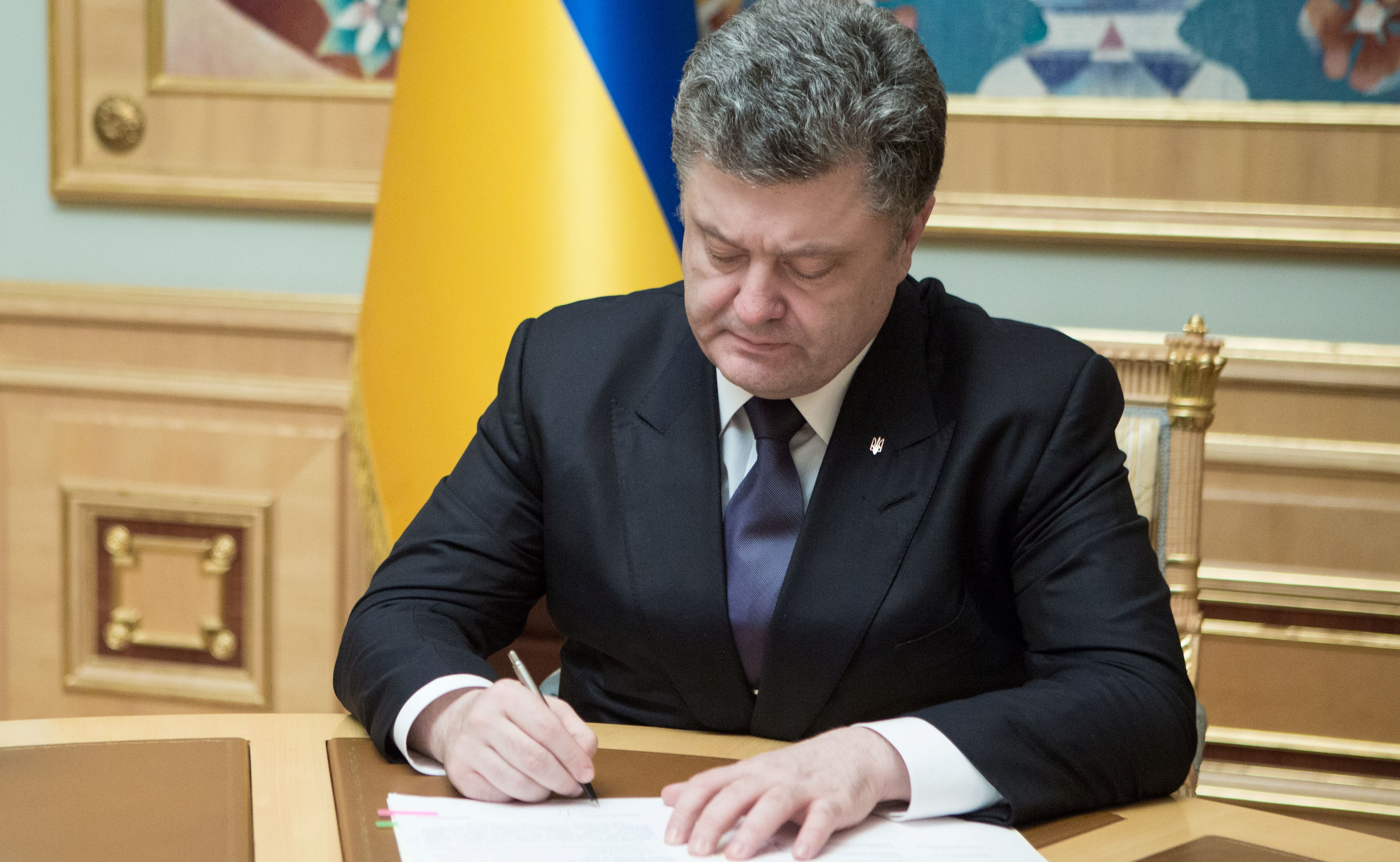 Важное решение СНБО вступило в силу: Порошенко официально одобрил законопроект "О национальной безопасности Украины"