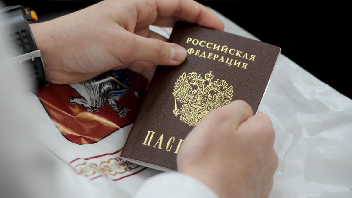 "Нам тяжело жилось, но лучше, чем сейчас", - дончане "прозрели" от раздачи паспортов РФ и готовы бунтовать 