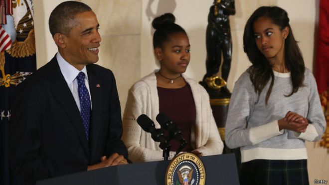 Дочерей Обамы обвинили в безвкусице и отсутствии манер