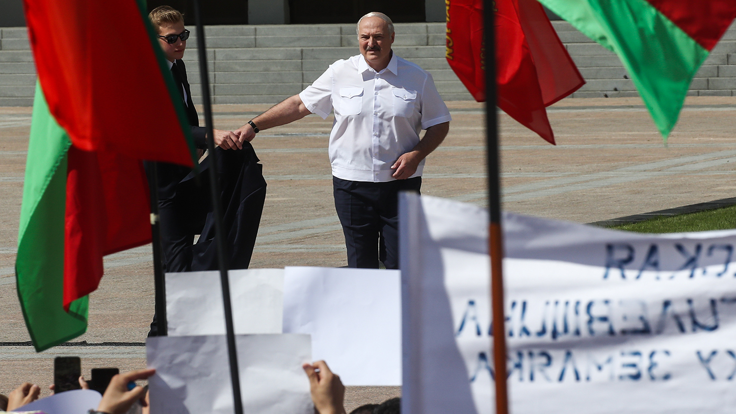 Лукашенко заверил, что готов делиться президентскими полномочиями, но есть условия
