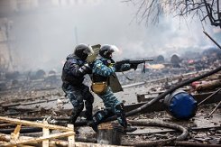 Как в киевском суде родственники погибших майдановцев подрались с экс-"Беркутом"