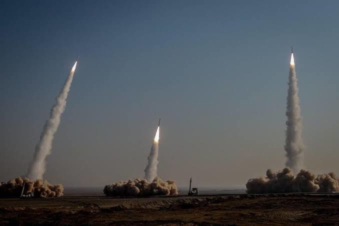 Иран уничтожил авиабазу и два израильских разведцентра - глава Генштаба о последствиях удара