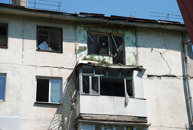 МВД: в Новотроицке у пятиэтажного дома прогремел взрыв