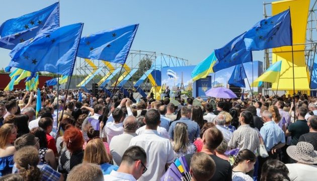 "Люди начали жить", - Фашик Донецкий о том, что произошло за 4 года на освобожденной части Луганска