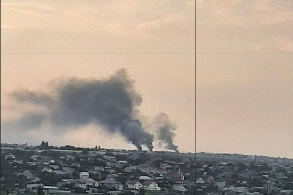 ​У оккупантов "воспалилась" Чернобаевка: снова гремят взрывы, валят клубы черного дыма
