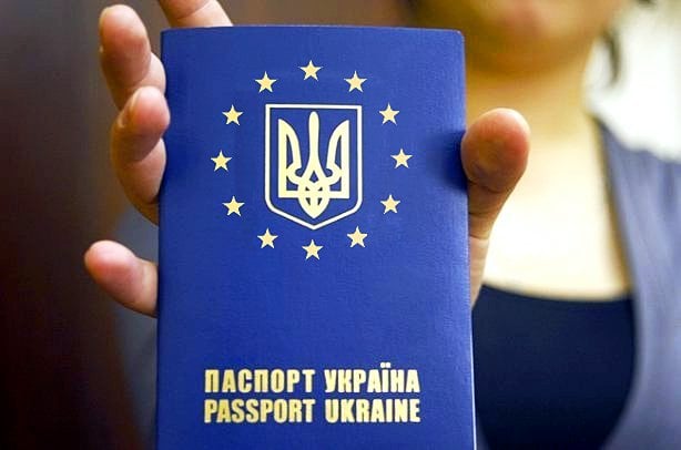 Украина снова "в клочья" разорвала Россию: украинский паспорт попал в рейтинг ТОП-30 самых влиятельных паспортов мира, российский документ остался "на задворках"