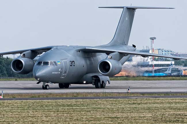 Первый день знаменитого Ан-178 на берлинском авиашоу. Видео и фотоотчет