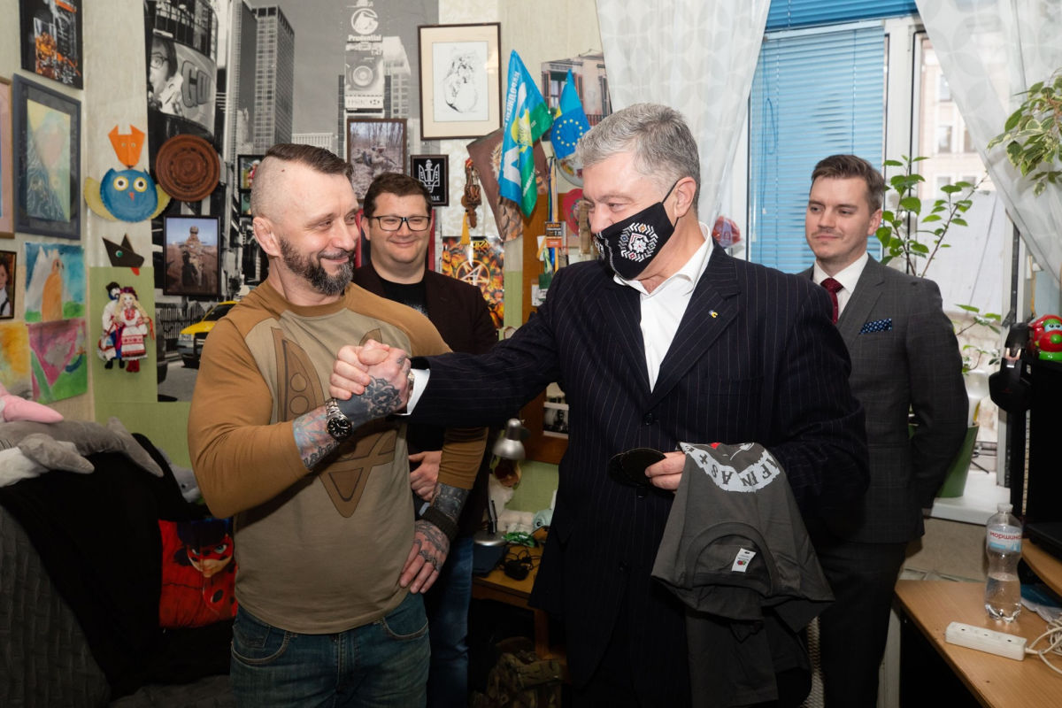 Порошенко публично поддержал "Риффмастера" Антоненко: "Своих не бросаем"