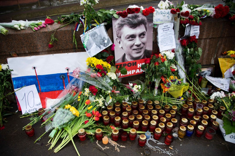 В Кремле на вопрос об убийстве Немцова путинский пресс-секретарь Песков стал цинично прикидываться "шлангом"